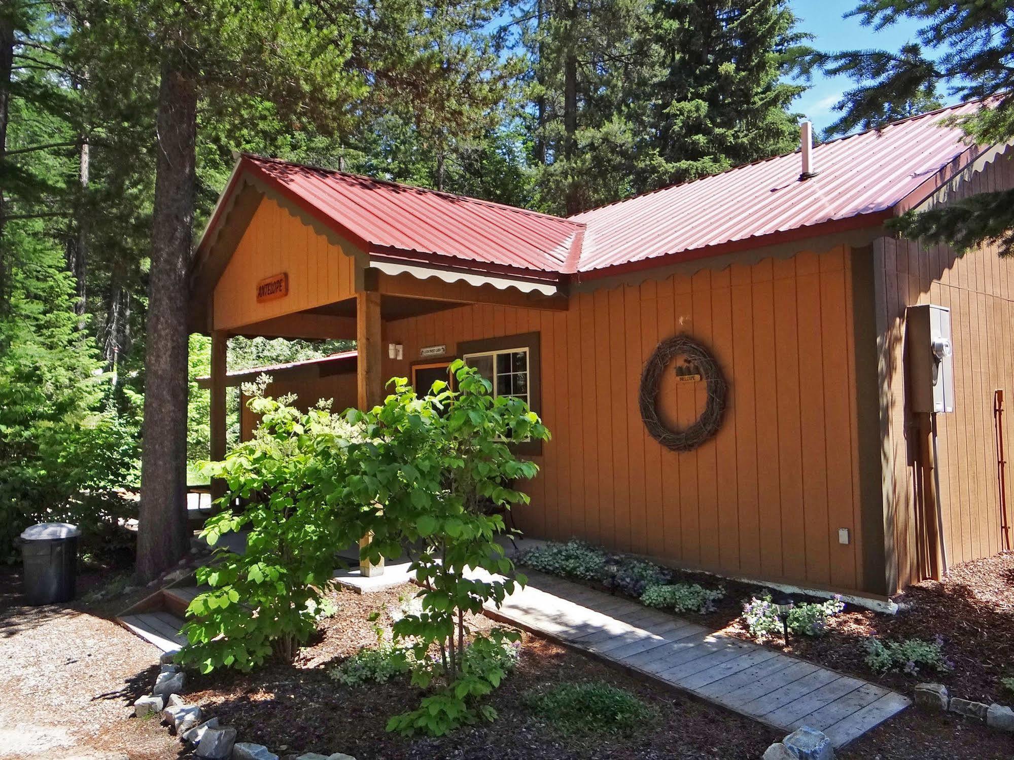 Historic Tamarack Lodge Hungry Horse ภายนอก รูปภาพ