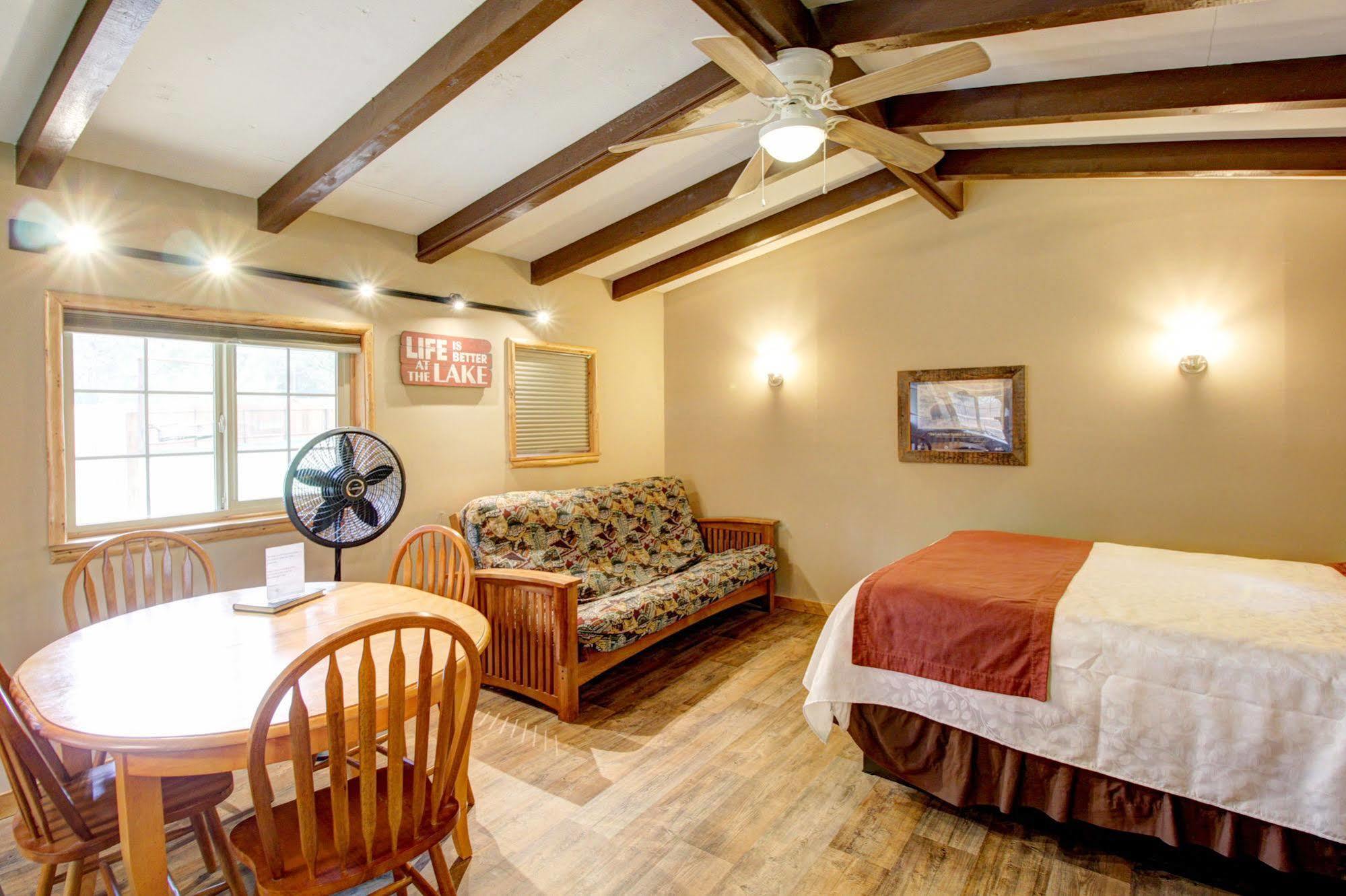 Historic Tamarack Lodge Hungry Horse ภายนอก รูปภาพ