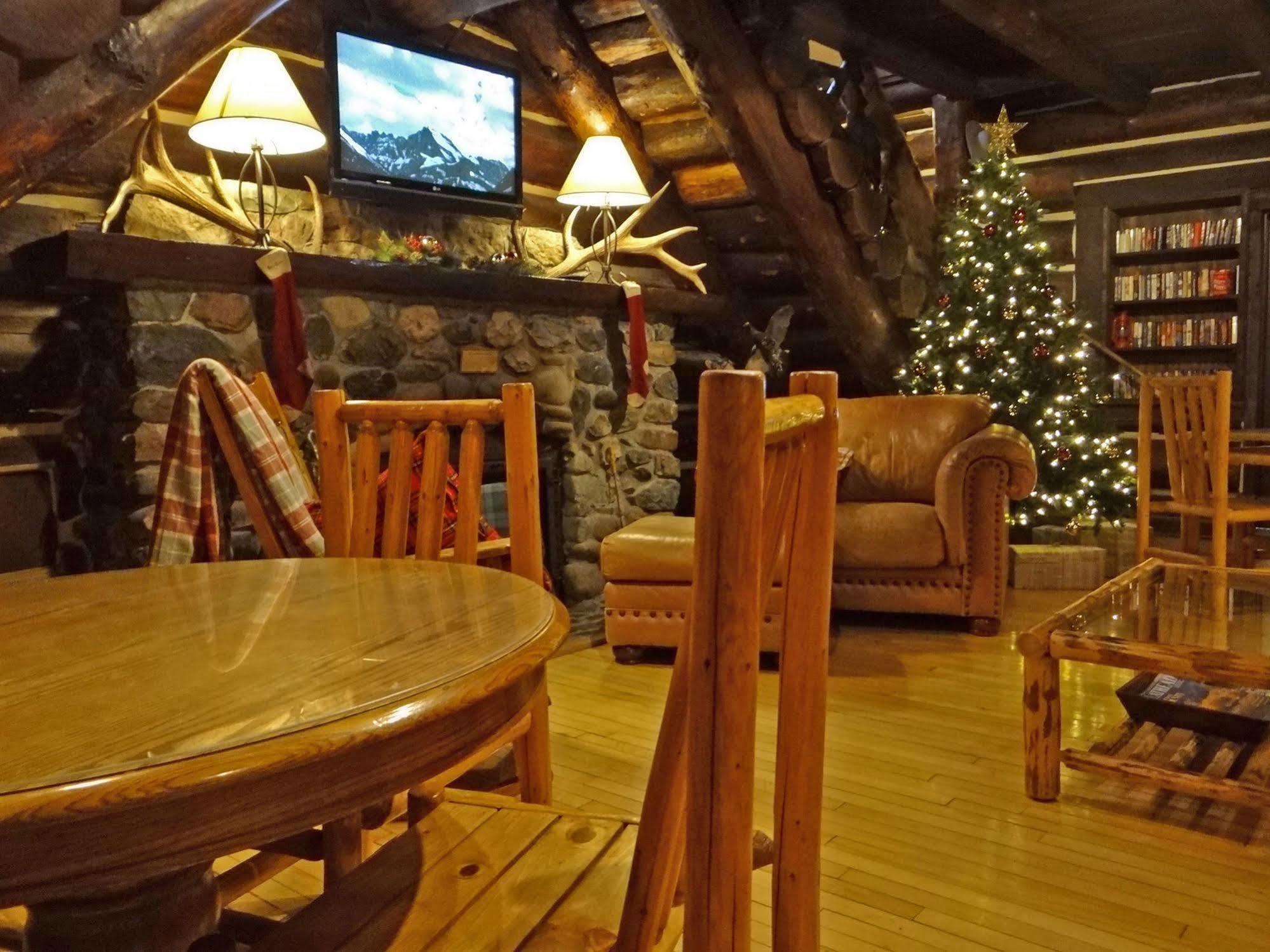 Historic Tamarack Lodge Hungry Horse ภายนอก รูปภาพ
