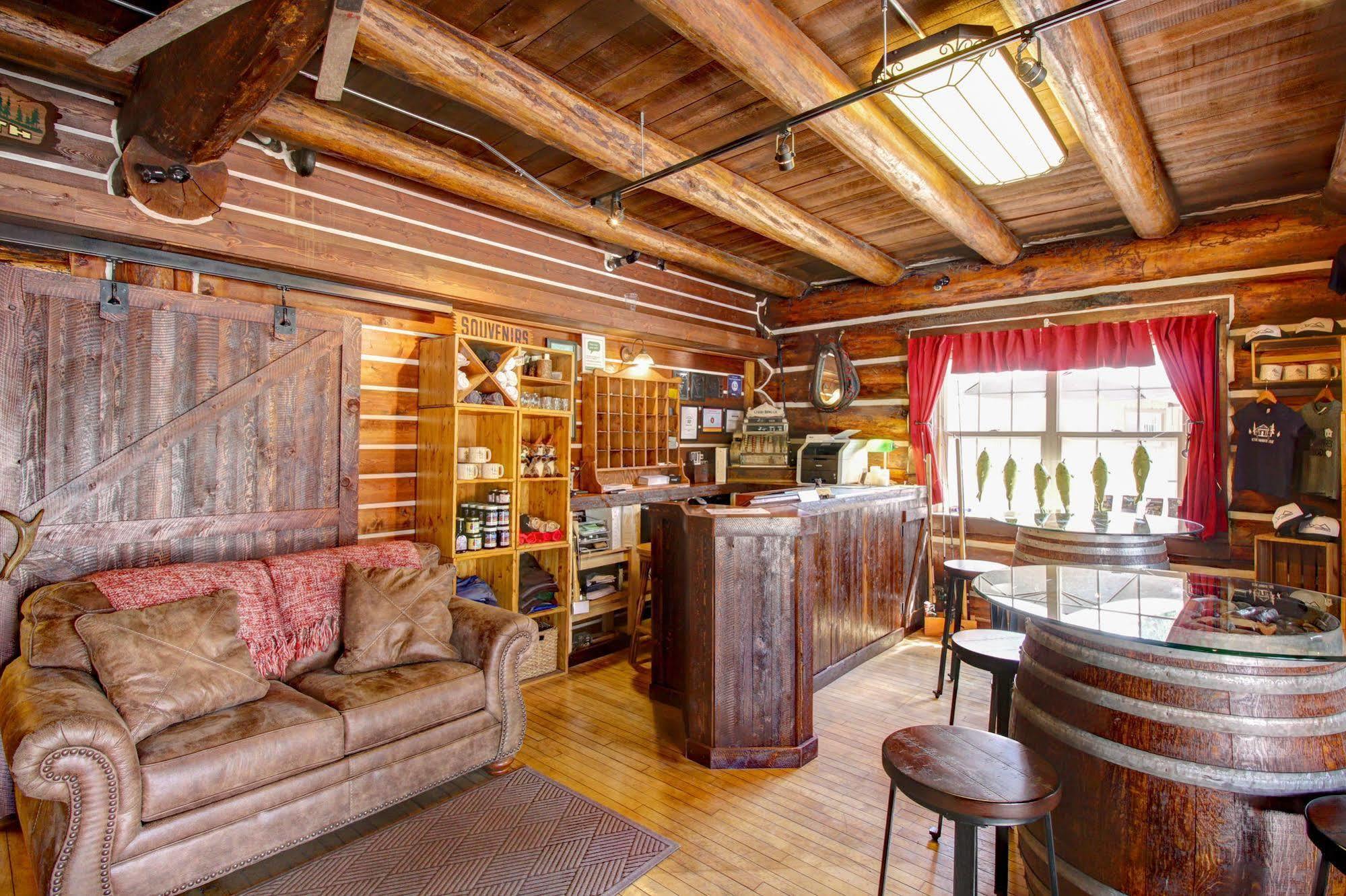 Historic Tamarack Lodge Hungry Horse ภายนอก รูปภาพ